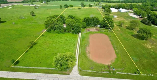$4,000,000 | 20875 Mission Road, Bucyrus, KS 66013