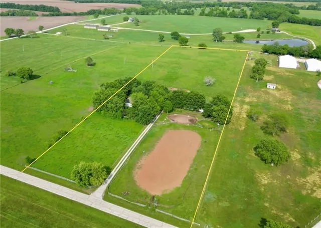 $4,000,000 | 20875 Mission Road, Bucyrus, KS 66013
