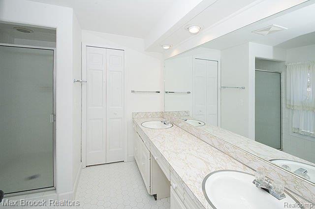 4134 Nearbrook Road Bloomfield Hills, MI 48302 - Photo 16 of 25 Master Bath