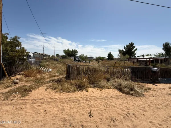 $79,000 | 18296 Claymine Road, Edwards, CA 93523