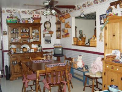 3855 Devonshire Road Bethlehem, PA 18020 - Photo 4 of 9 Dining room