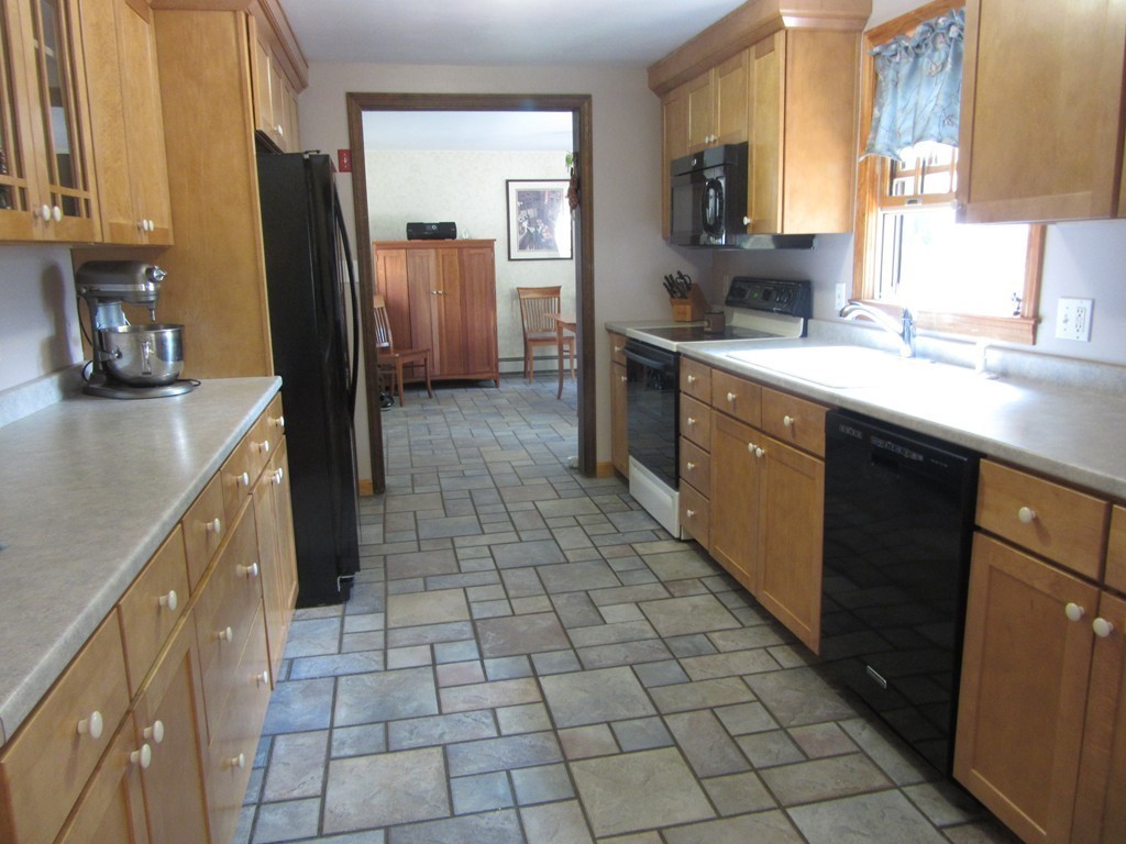 138 Rolling Acres Road Lunenburg, MA 01462 - Photo 3 of 12 Gallery Image 3