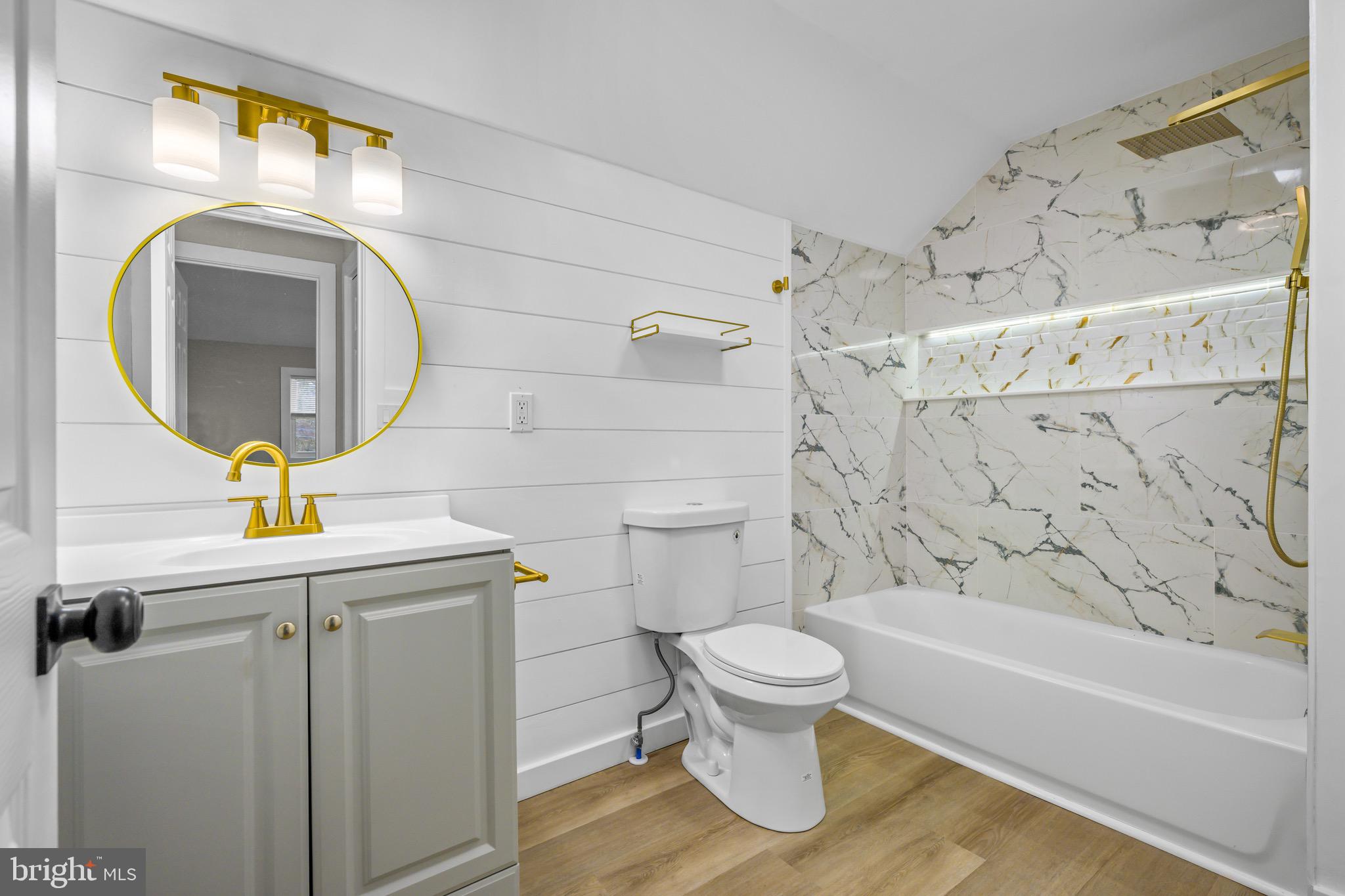 613 Hawks Bridge Road Carneys Point, NJ 08069 - Photo 28 of 38 a bathroom with a sink toilet and bathtub