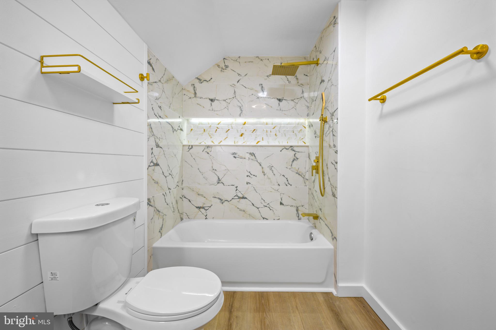 613 Hawks Bridge Road Carneys Point, NJ 08069 - Photo 30 of 38 a bathroom with a toilet and a bathtub