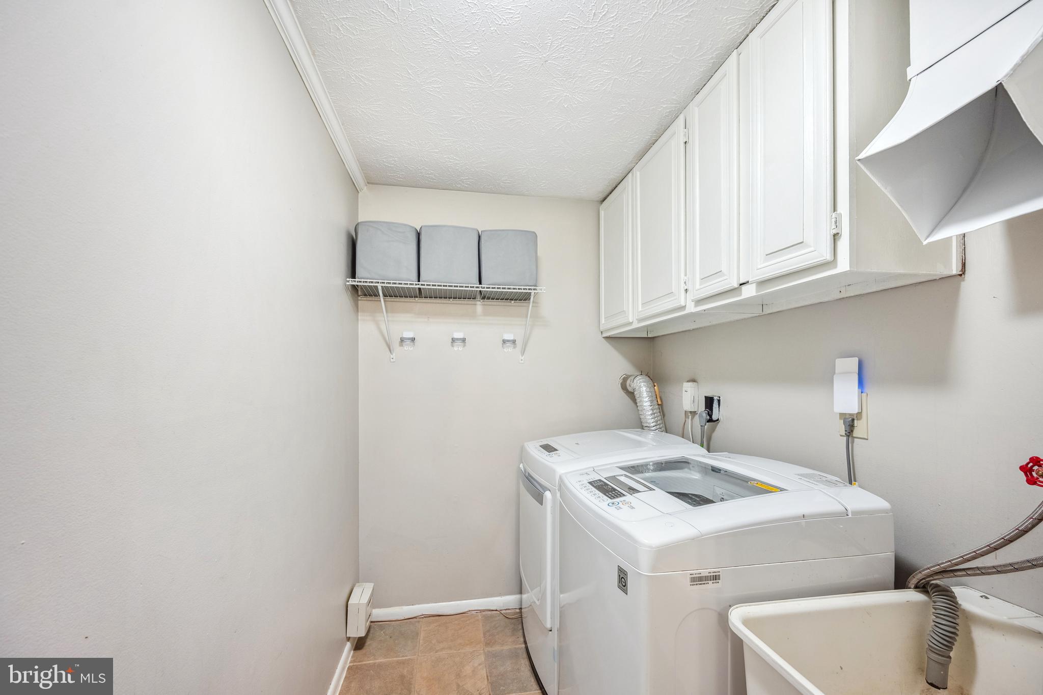 10655 John Ayres Drive Fairfax, VA 22032 - Photo 17 of 57 a utility room with dryer and washer