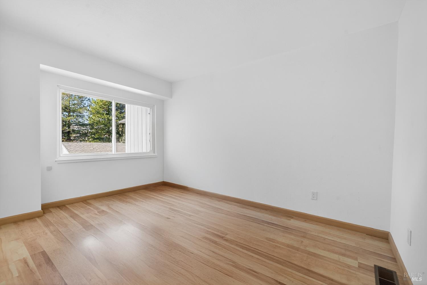 305 Westmont Place Santa Rosa, CA 95401 - Photo 15 of 31 Upstairs Bedroom
