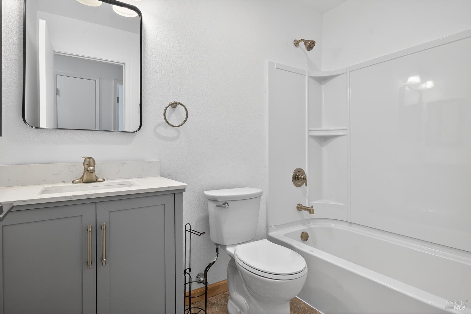 305 Westmont Place Santa Rosa, CA 95401 - Photo 21 of 31 2nd Bathroom upstairs