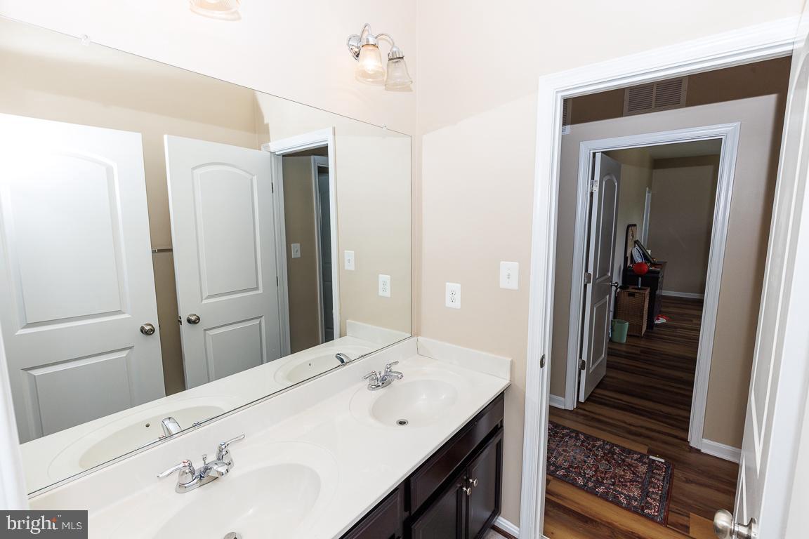 9203 Rice Avenue Lanham, MD 20706 - Photo 33 of 59 Hallway Bath