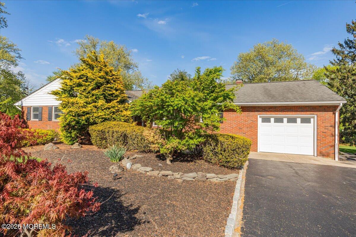 29 Centerville Road Holmdel, NJ 07733 - Photo 2 of 53 51-3V0A3822