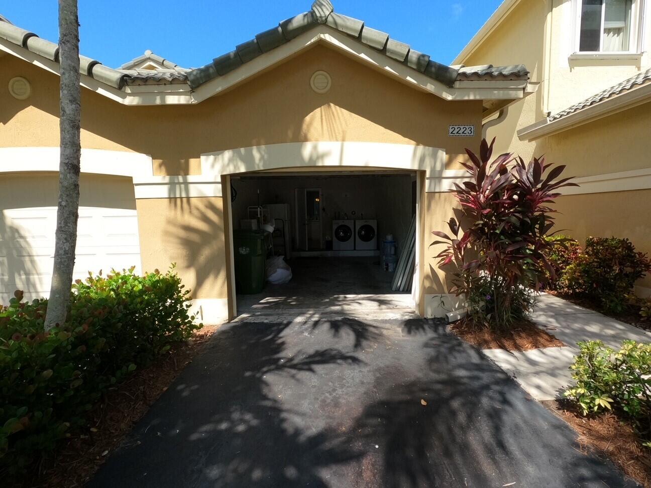 2223 Pasadena Way Weston, FL 33327 - Photo 4 of 21 Garage 1