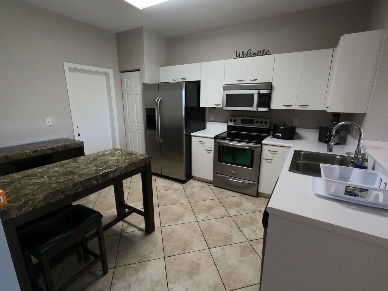 2223 Pasadena Way Weston, FL 33327 - Photo 5 of 21 cocina 1