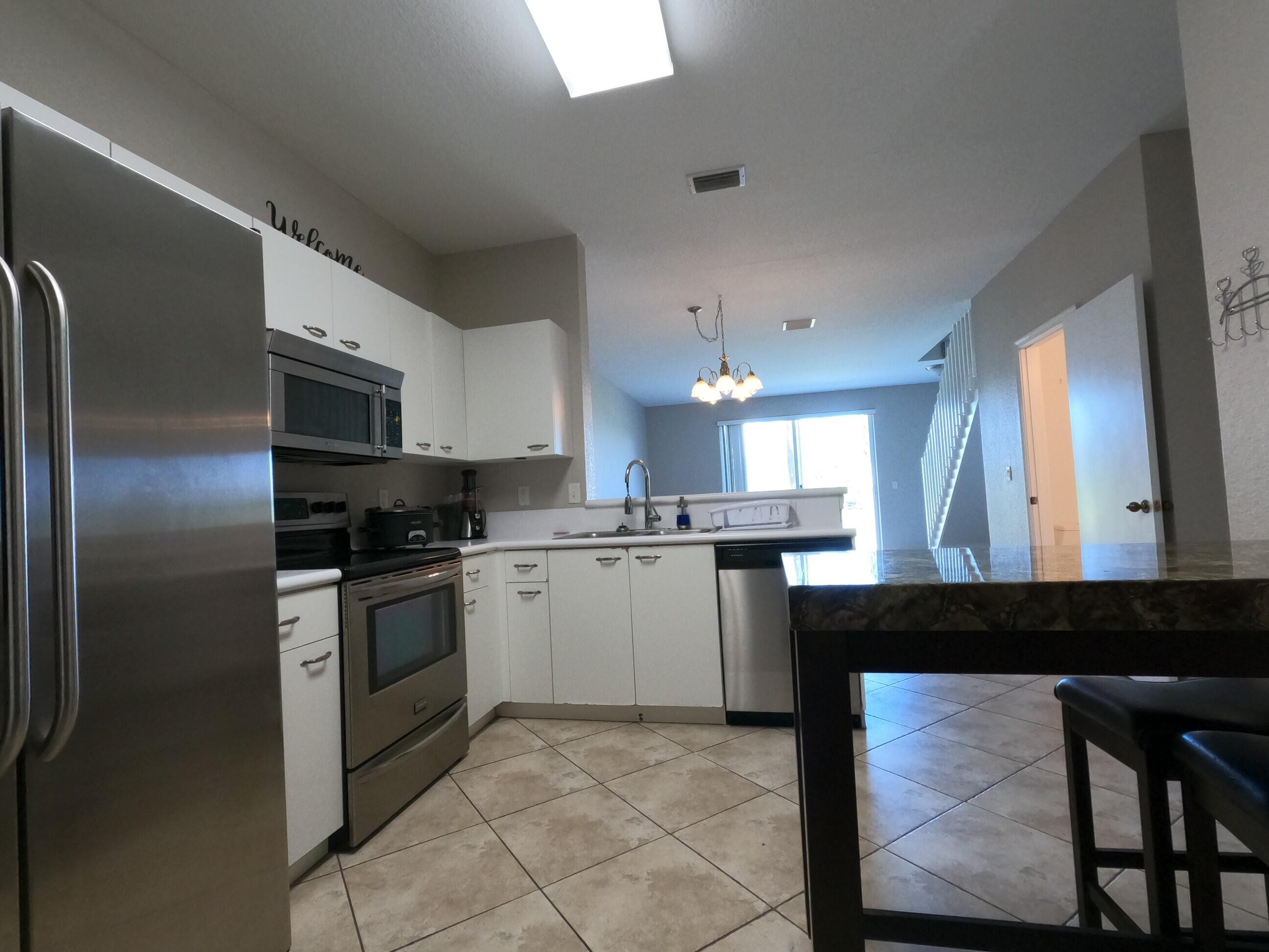 2223 Pasadena Way Weston, FL 33327 - Photo 6 of 21 cocina 2