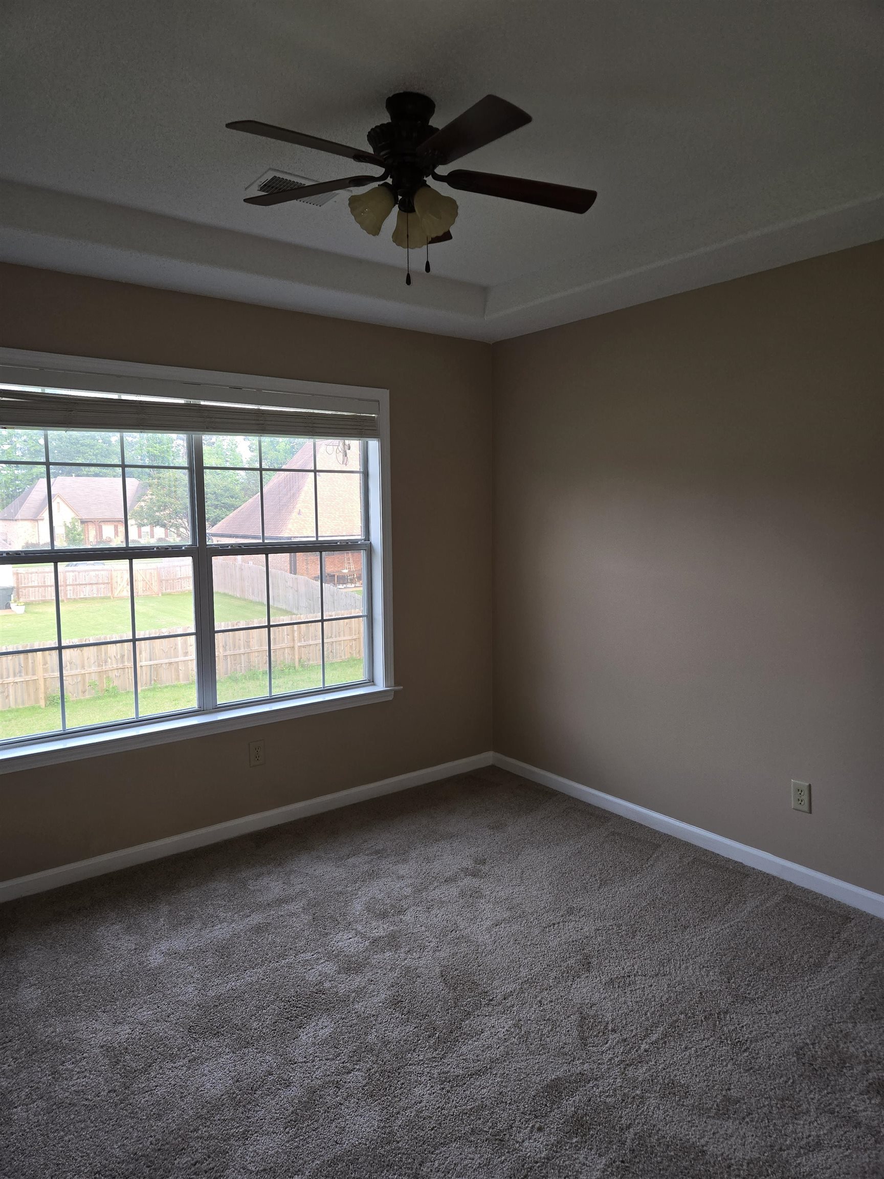 5186 Guffin Road Bartlett, TN 38135 - Photo 15 of 21 an empty room with a window