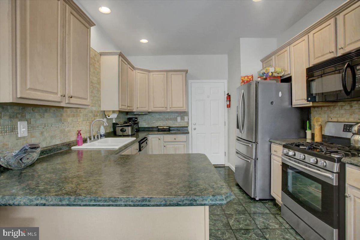 2267 Ionoff Road Harrisburg, PA 17110 - Photo 8 of 32 Gallery Image 8
