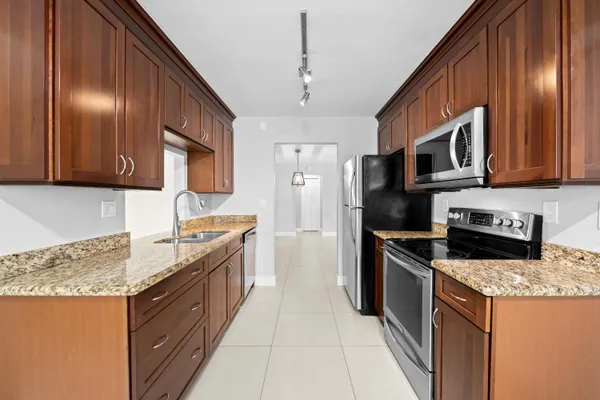 $4,400 | 313 Southeast 4th Terrace, Dania Beach, FL 33004