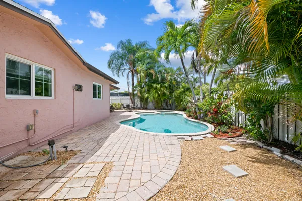 $4,400 | 313 Southeast 4th Terrace, Dania Beach, FL 33004