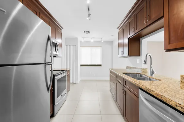 $4,400 | 313 Southeast 4th Terrace, Dania Beach, FL 33004