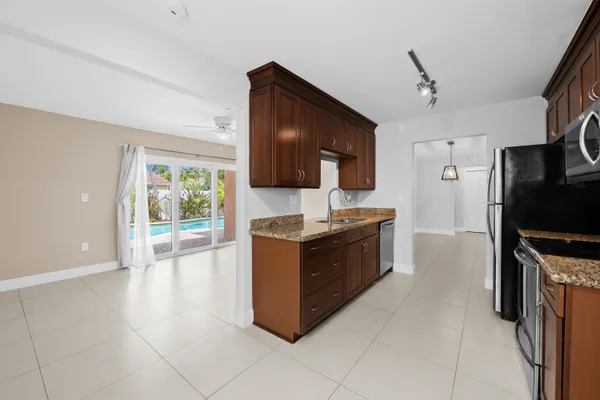 $4,400 | 313 Southeast 4th Terrace, Dania Beach, FL 33004