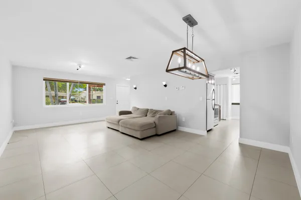$4,400 | 313 Southeast 4th Terrace, Dania Beach, FL 33004