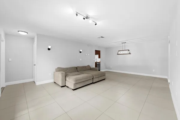 $4,400 | 313 Southeast 4th Terrace, Dania Beach, FL 33004