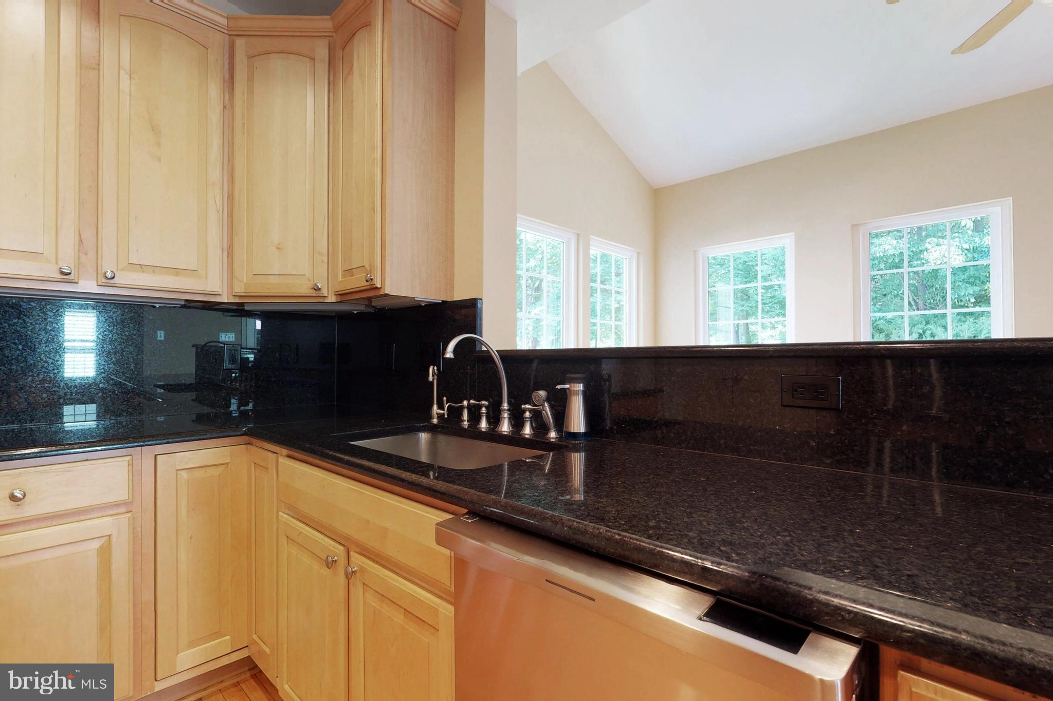 14408 Clubhouse Road Gainesville, VA 20155 - Photo 10 of 30 Kitchen