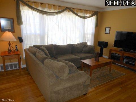 995 Learidge Road Cleveland, OH 44124 - Photo 5 of 25