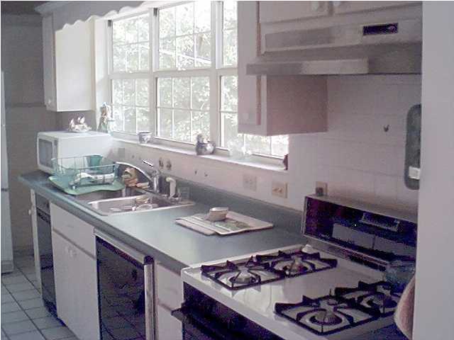 933 Broxson Road Holt, FL 32564 - Photo 8 of 22 Gallery Image 8