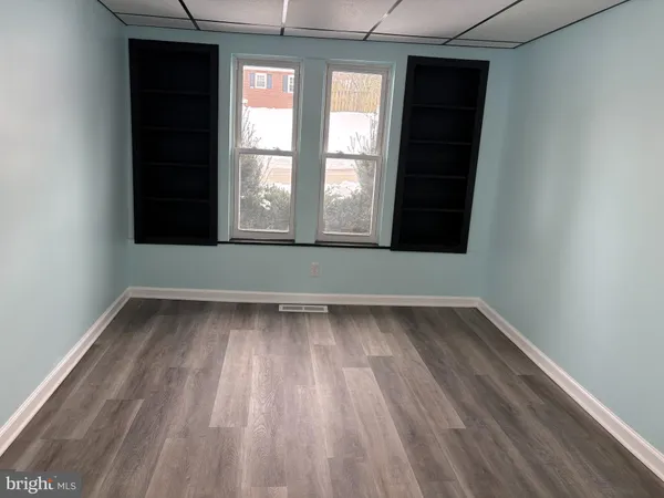 a view of empty room with window