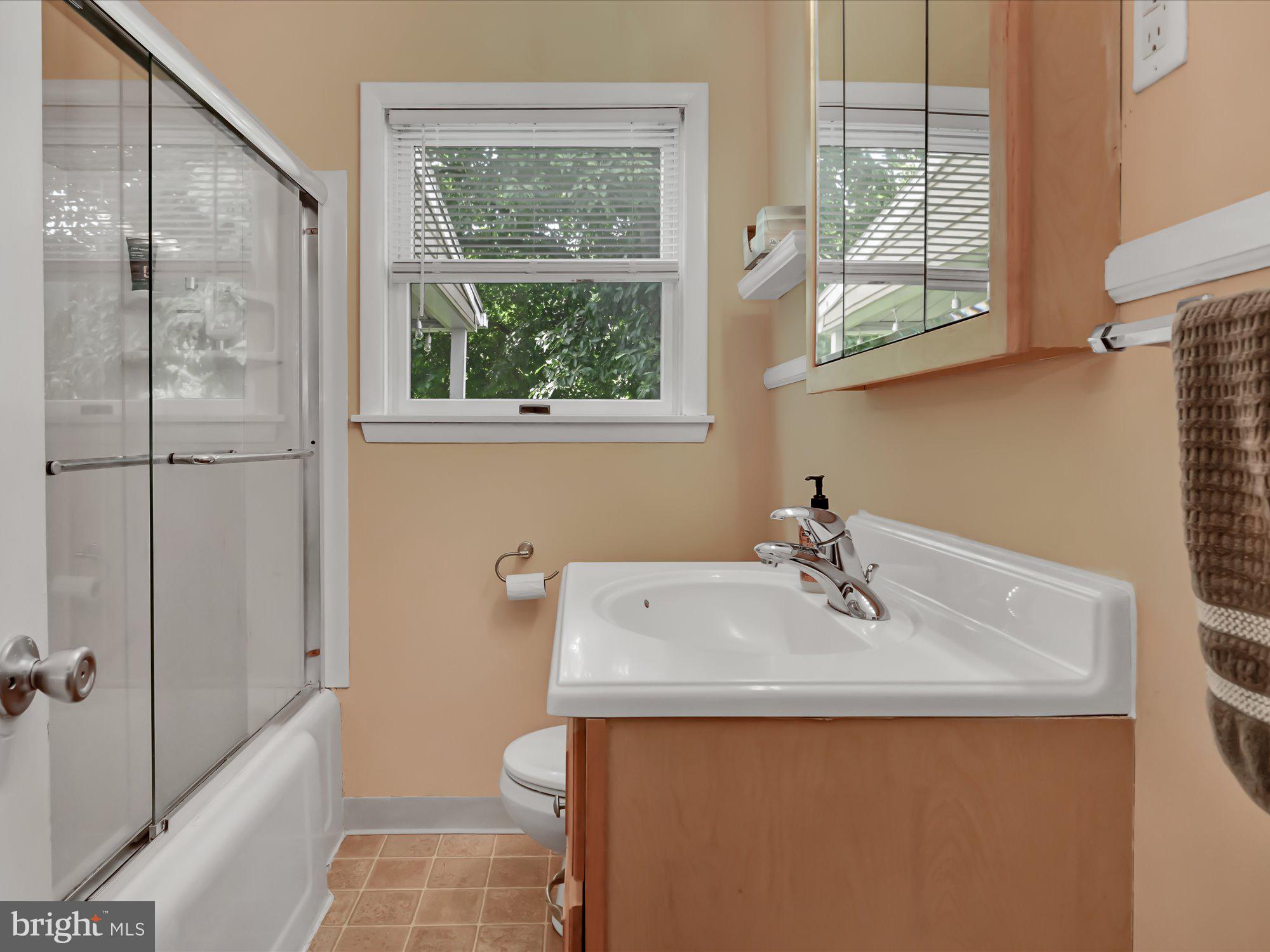 107 Gerald Avenue Reading, PA 19607 - Photo 14 of 27 Full Bath