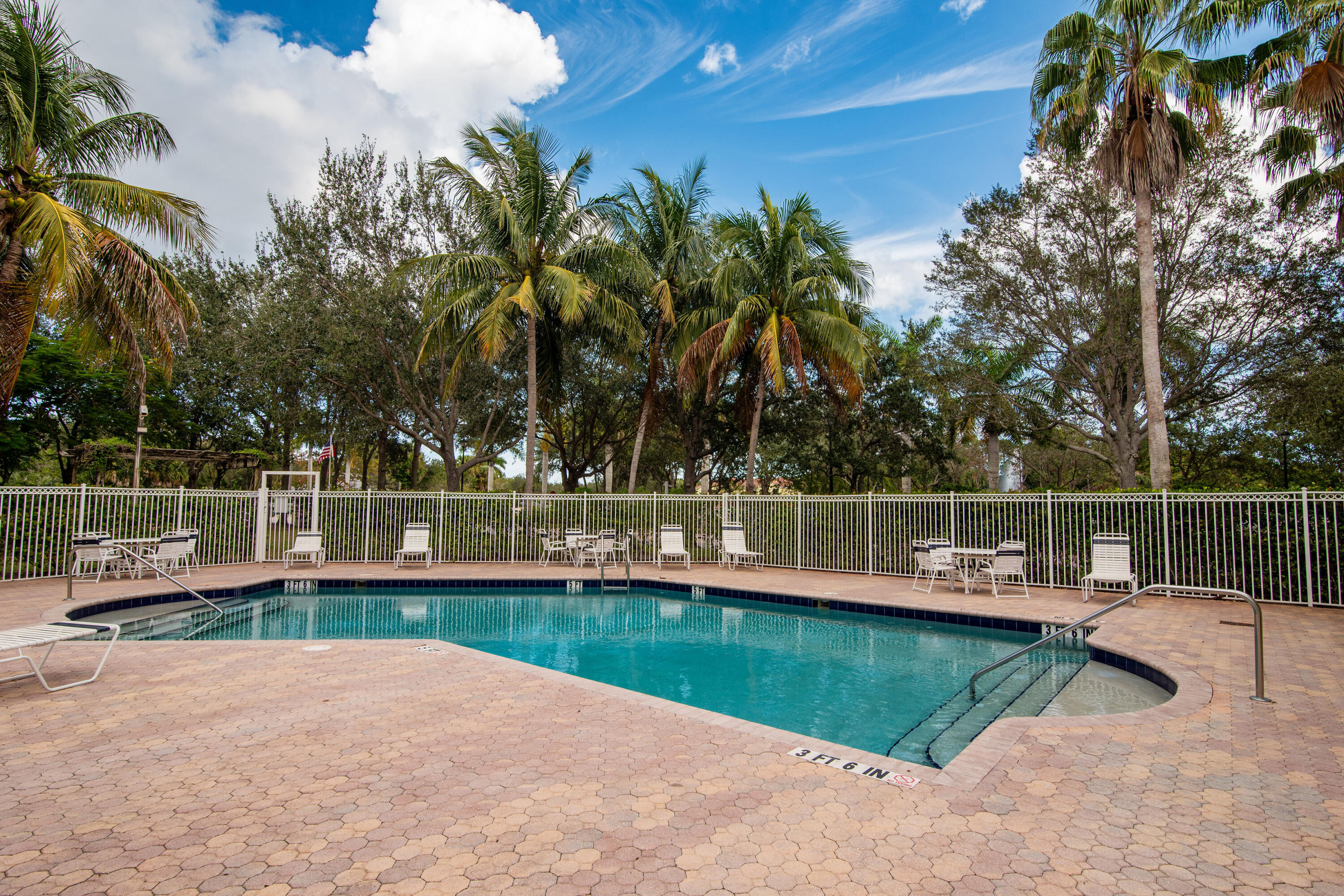 49 Southeast Sedona Circle, Unit 201 Stuart, FL 34994 - Photo 15 of 18 E75_7780