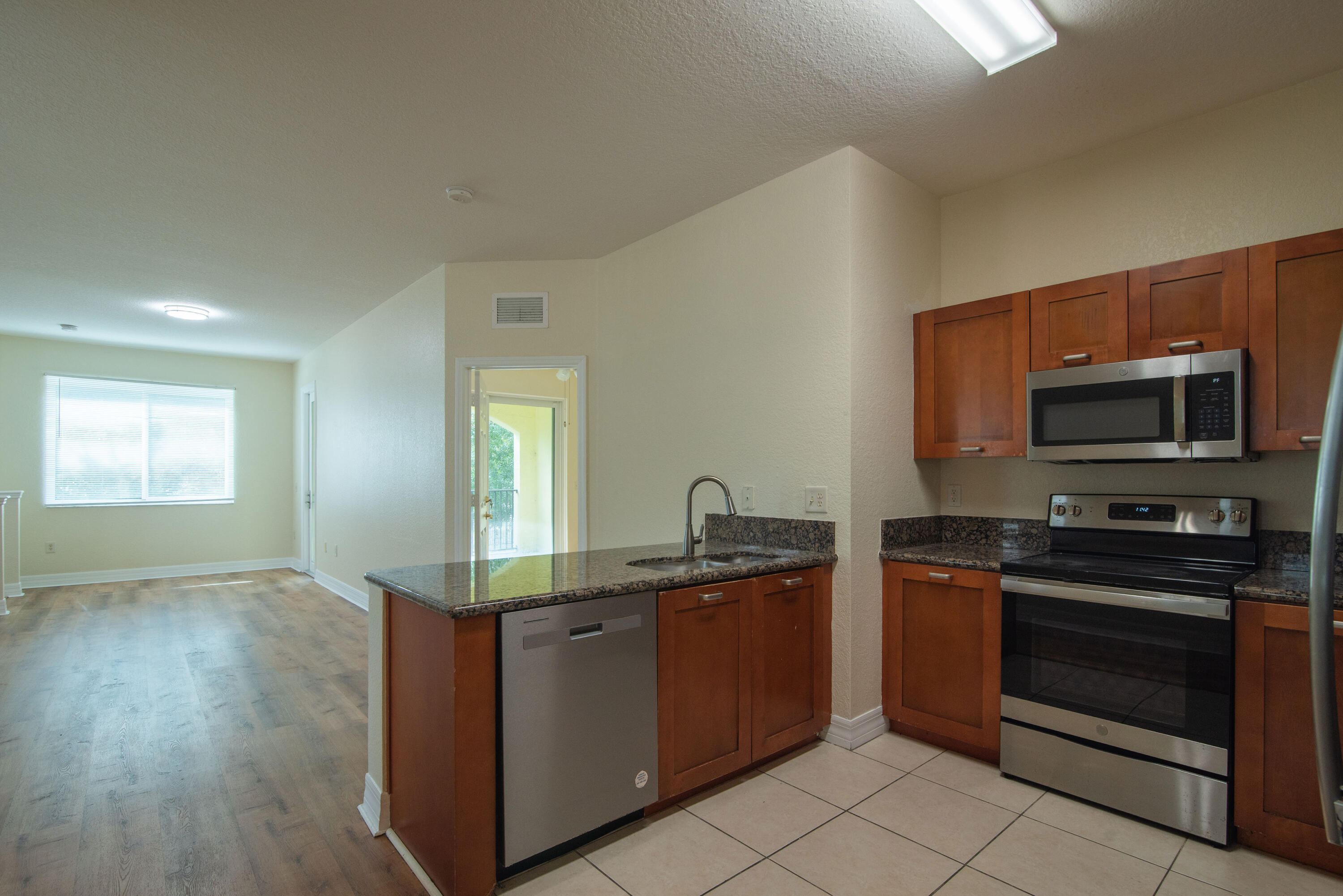 49 Southeast Sedona Circle, Unit 201 Stuart, FL 34994 - Photo 4 of 18 E75_7711