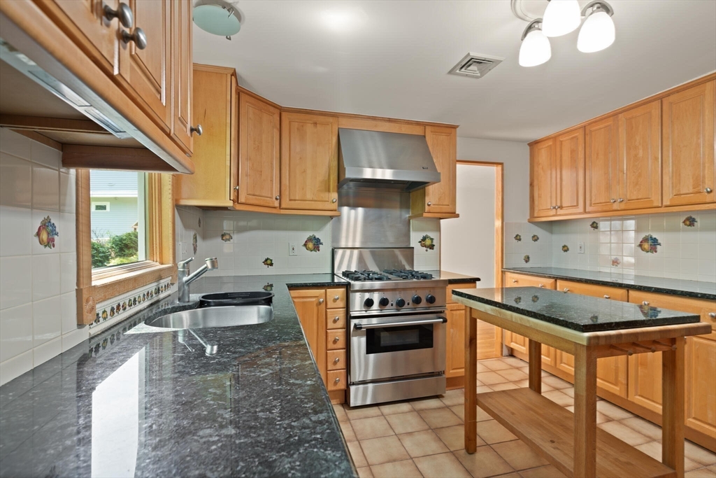 34 Ridgewood Road Westwood, MA 02090 - Photo 10 of 31