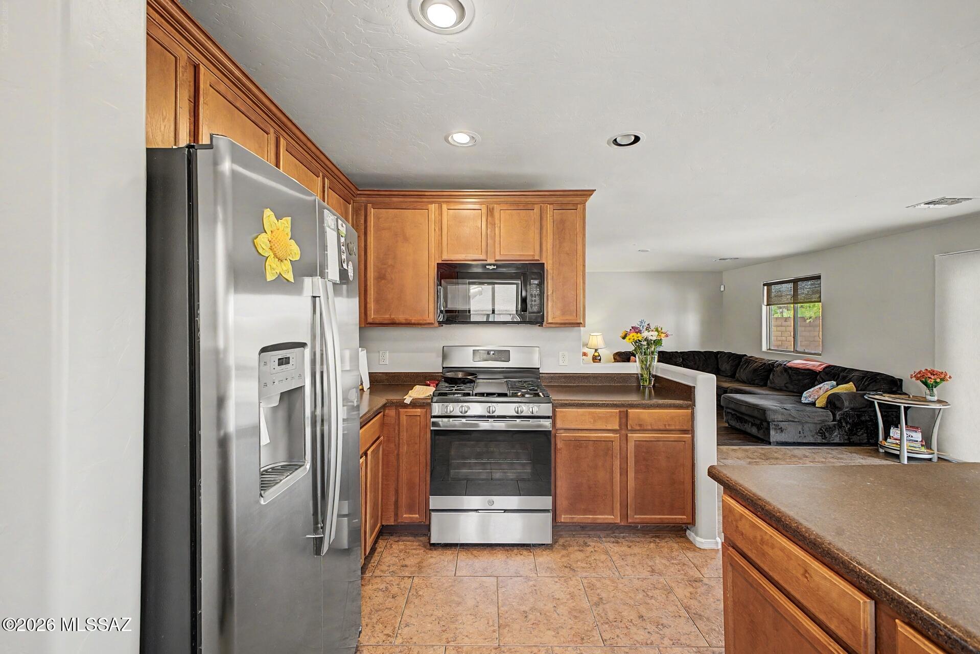 736 South Porter Routh Place Vail, AZ 85641 - Photo 11 of 33