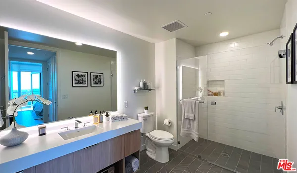 $12,925 | 11750 Wilshire Boulevard, Unit 3202, Los Angeles, CA 90025