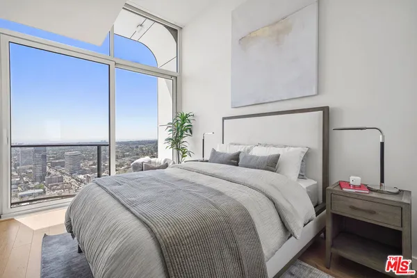$12,925 | 11750 Wilshire Boulevard, Unit 3202, Los Angeles, CA 90025