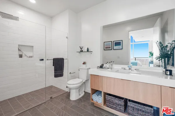 $12,925 | 11750 Wilshire Boulevard, Unit 3202, Los Angeles, CA 90025
