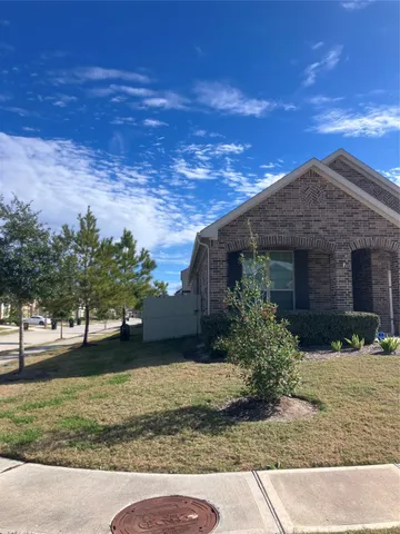 a view of a backyard of the house