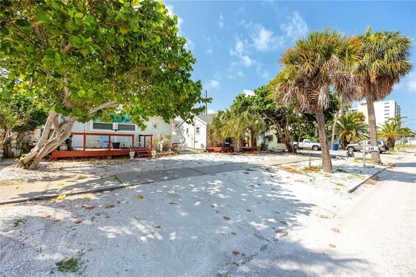 $450,000 | 610 72nd Avenue, St. Pete Beach, FL 33706