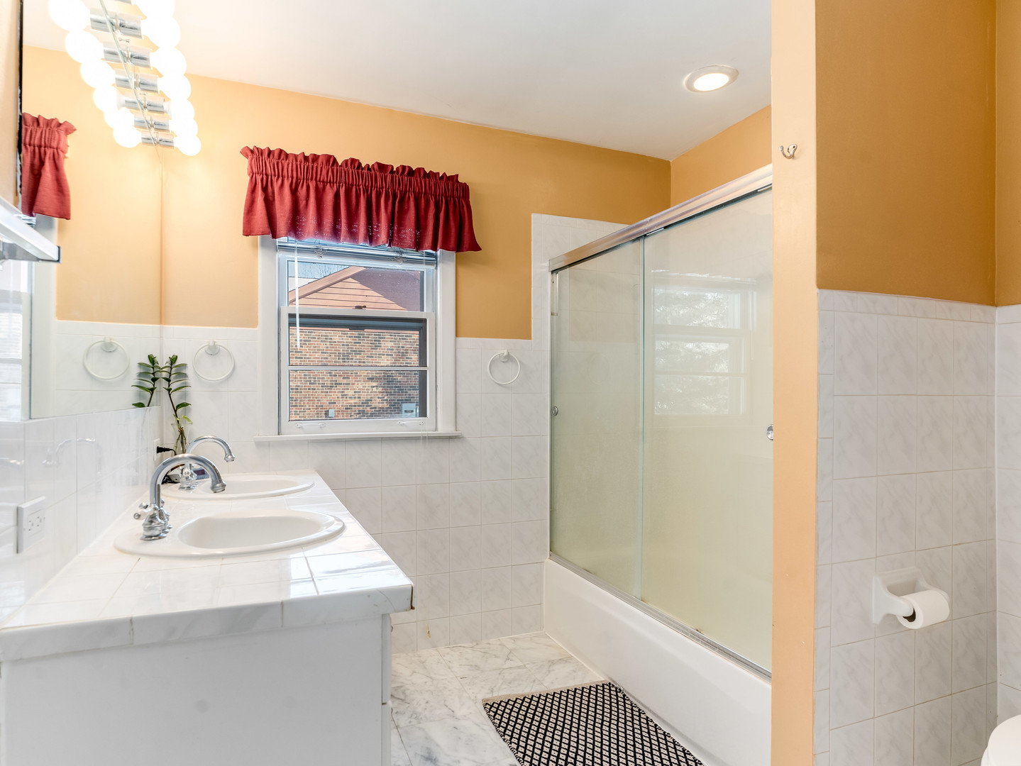 178 Brookhill Road Libertyville, IL 60048 - Photo 22 of 39 a bathroom with a sink and a mirror