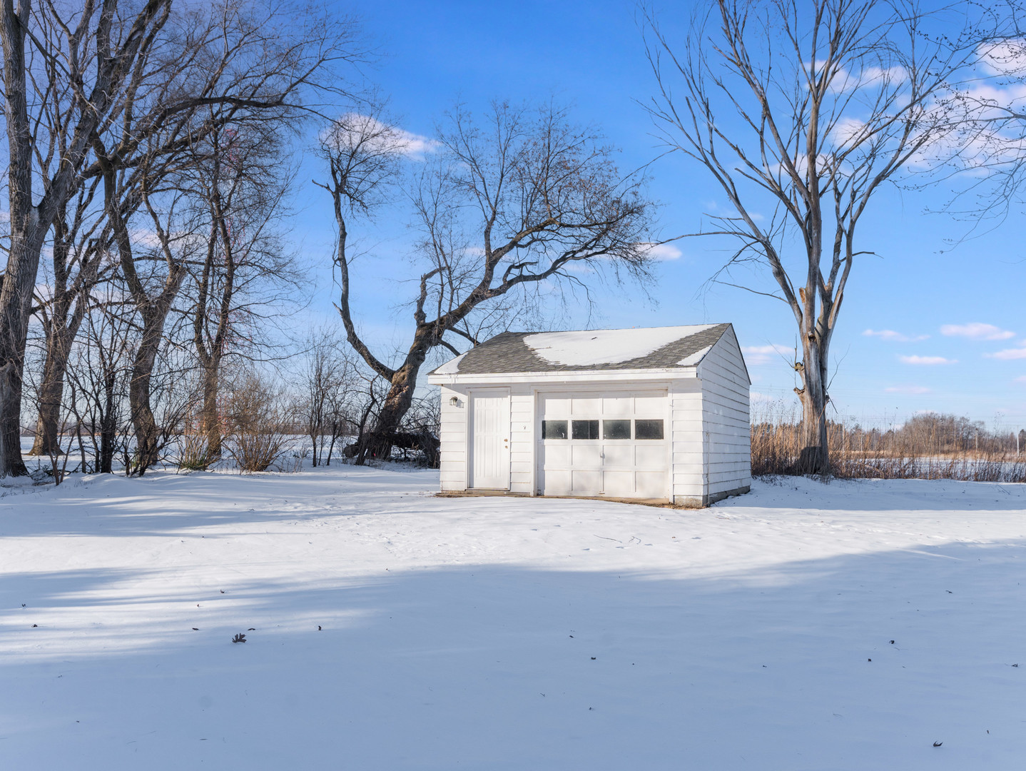 178 Brookhill Road Libertyville, IL 60048 - Photo 6 of 39 a view of a house with a large tree in front of it