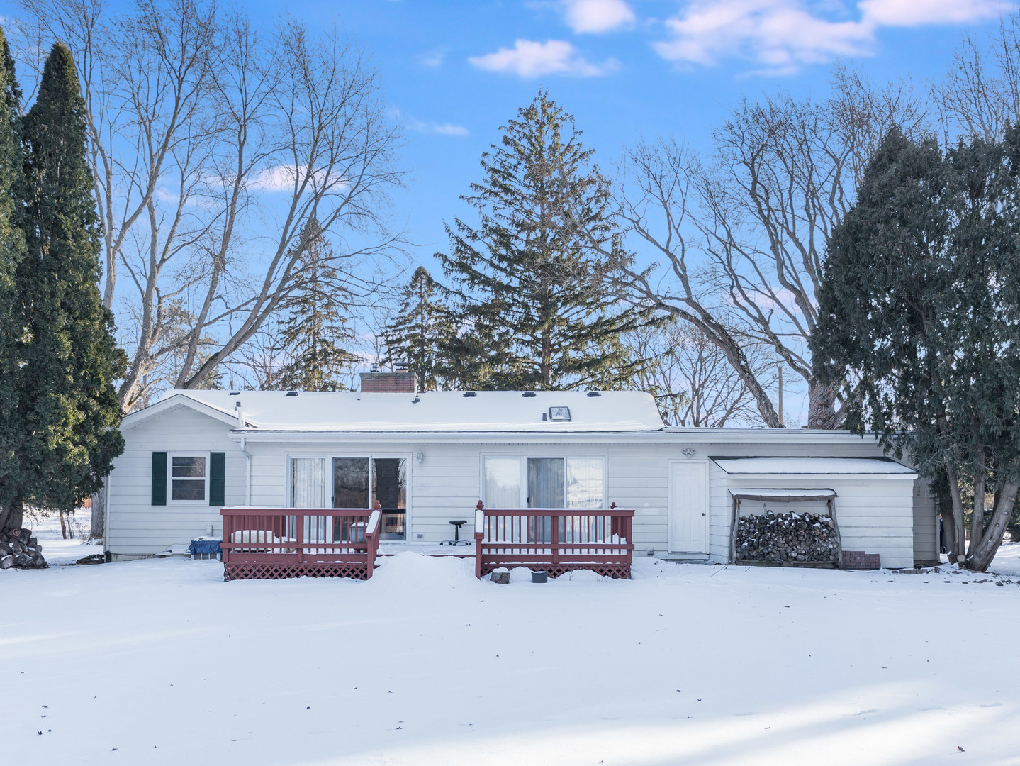 178 Brookhill Road Libertyville, IL 60048 - Photo 7 of 39 a view of a house with a snow in front of it