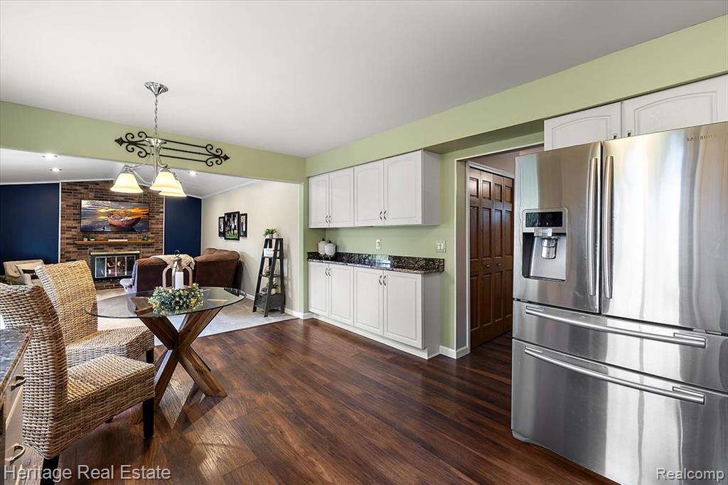 393 Coldiron Drive Rochester Hills, MI 48307 - Photo 9 of 51