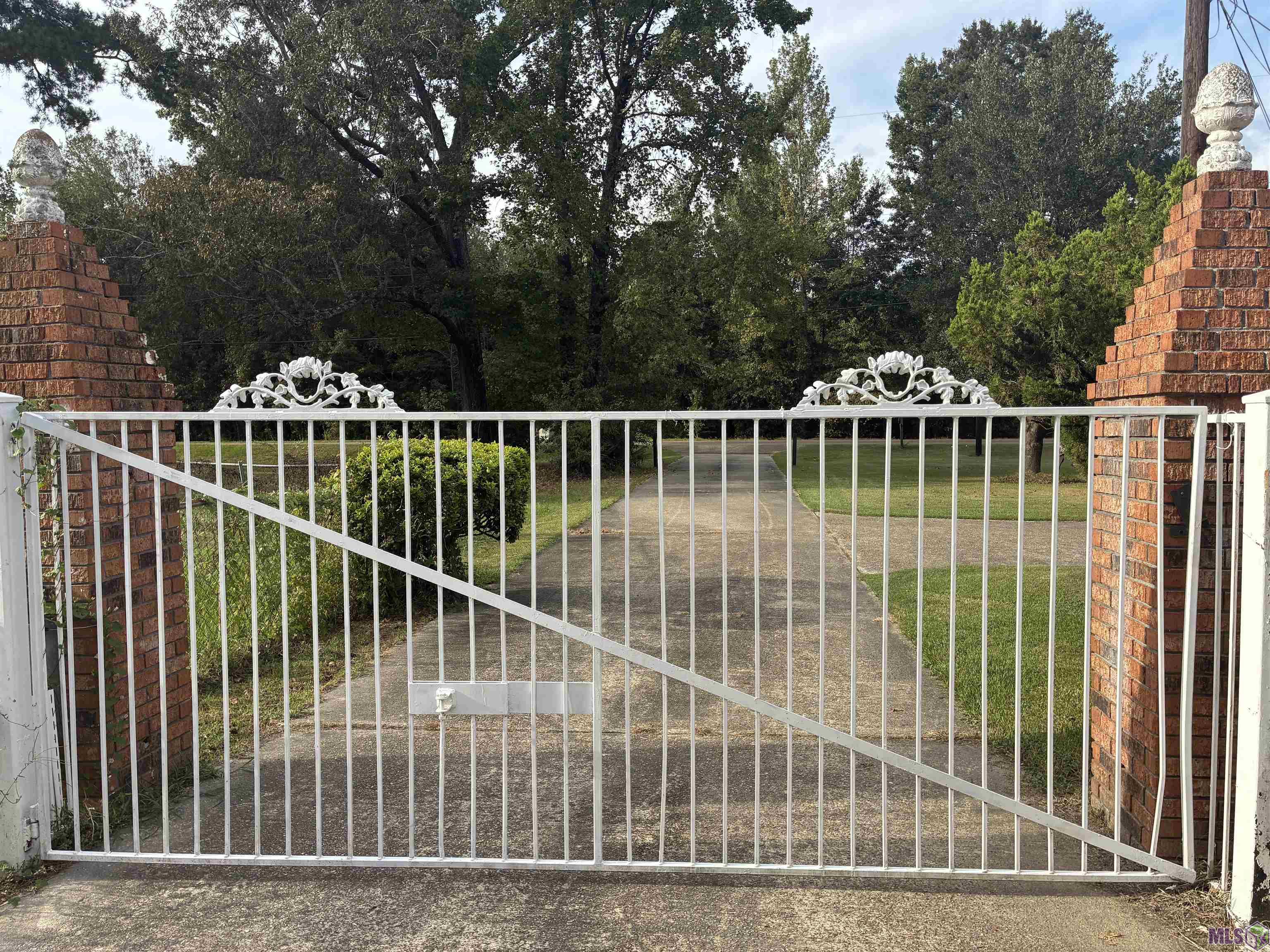 3520 Thomas Road Baton Rouge, LA 70811 - Photo 22 of 22 Wrought iron gate