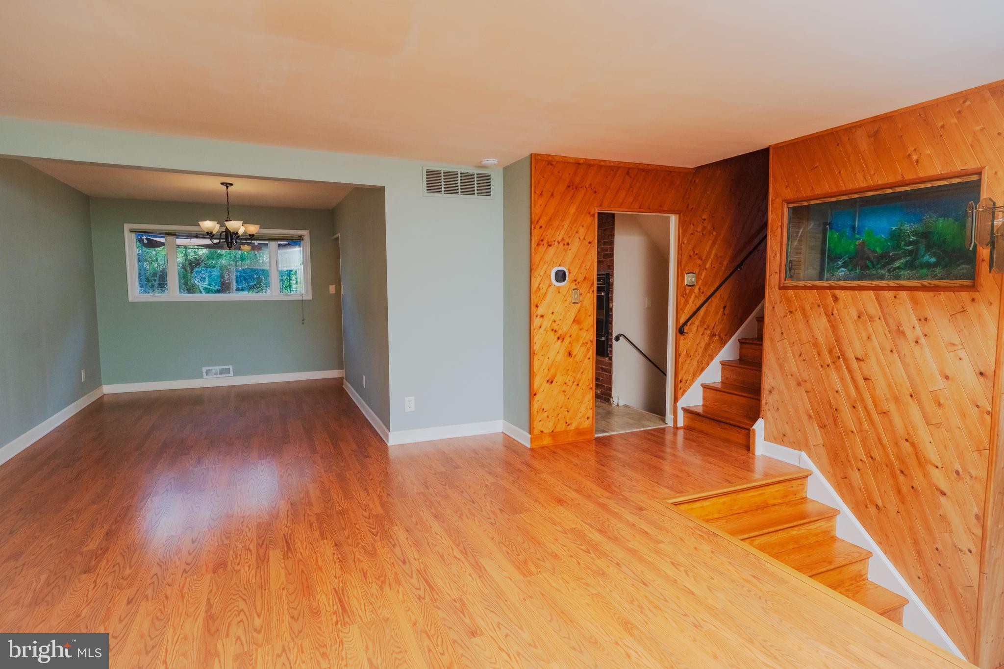 36 Cornell Drive Delran, NJ 08075 - Photo 4 of 26 Living Room