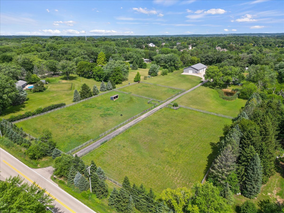 5908 Edgewood Road Crystal Lake, IL 60012 - Photo 33 of 60 a view of a tennis court
