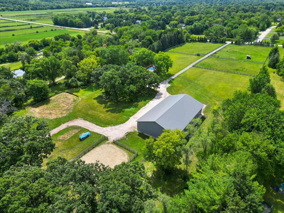 5908 Edgewood Road Crystal Lake, IL 60012 - Photo 54 of 60 an aerial view of a house