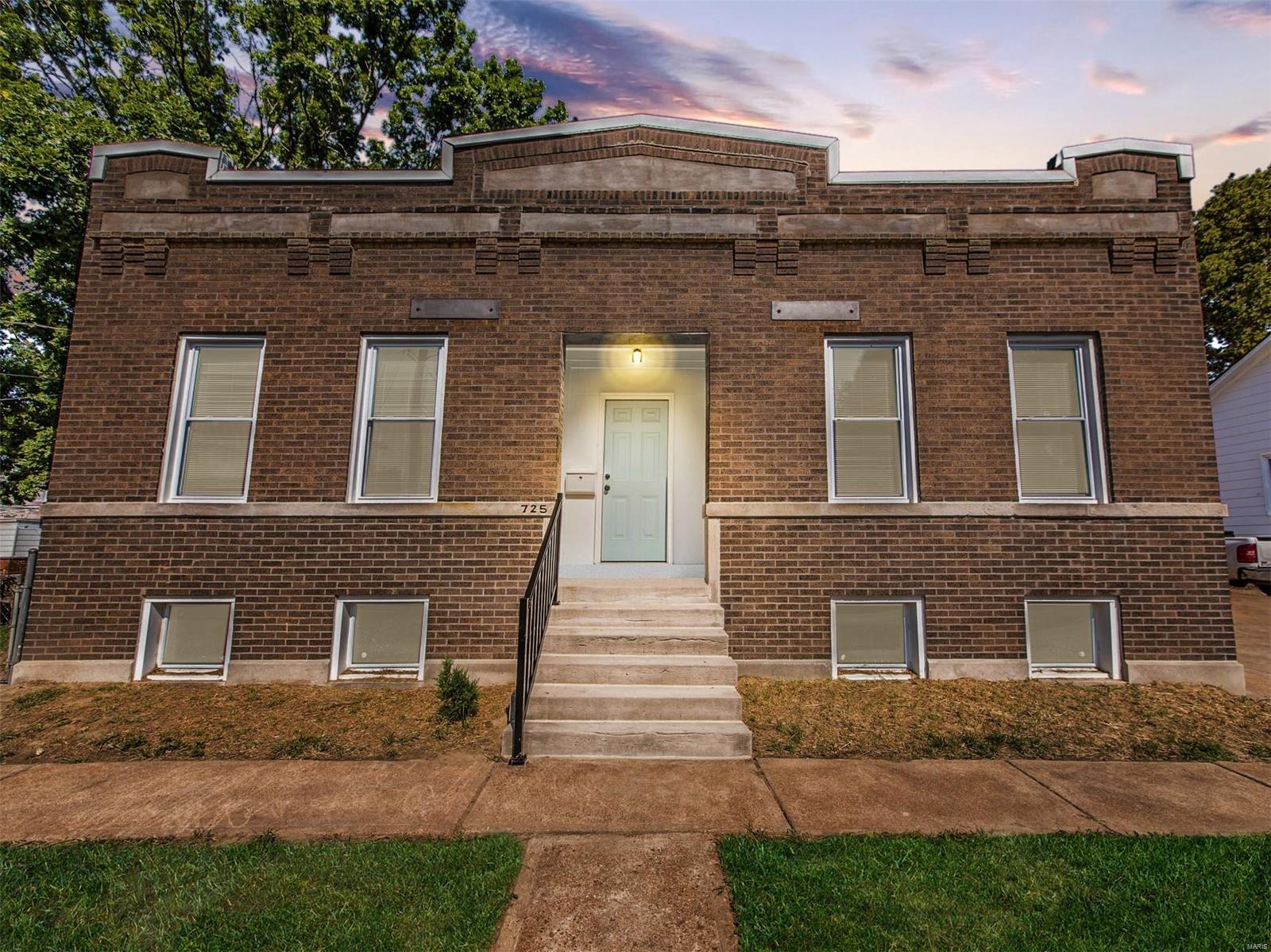 725 Military Road St. Louis, MO 63125 - Photo 1 of 34 Gallery Image 1