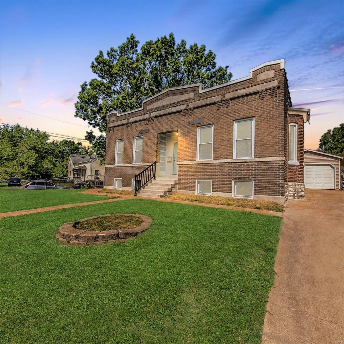 725 Military Road St. Louis, MO 63125 - Photo 2 of 34 Gallery Image 2