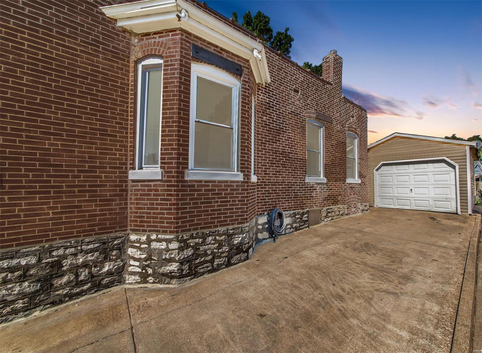 725 Military Road St. Louis, MO 63125 - Photo 3 of 34 Gallery Image 3