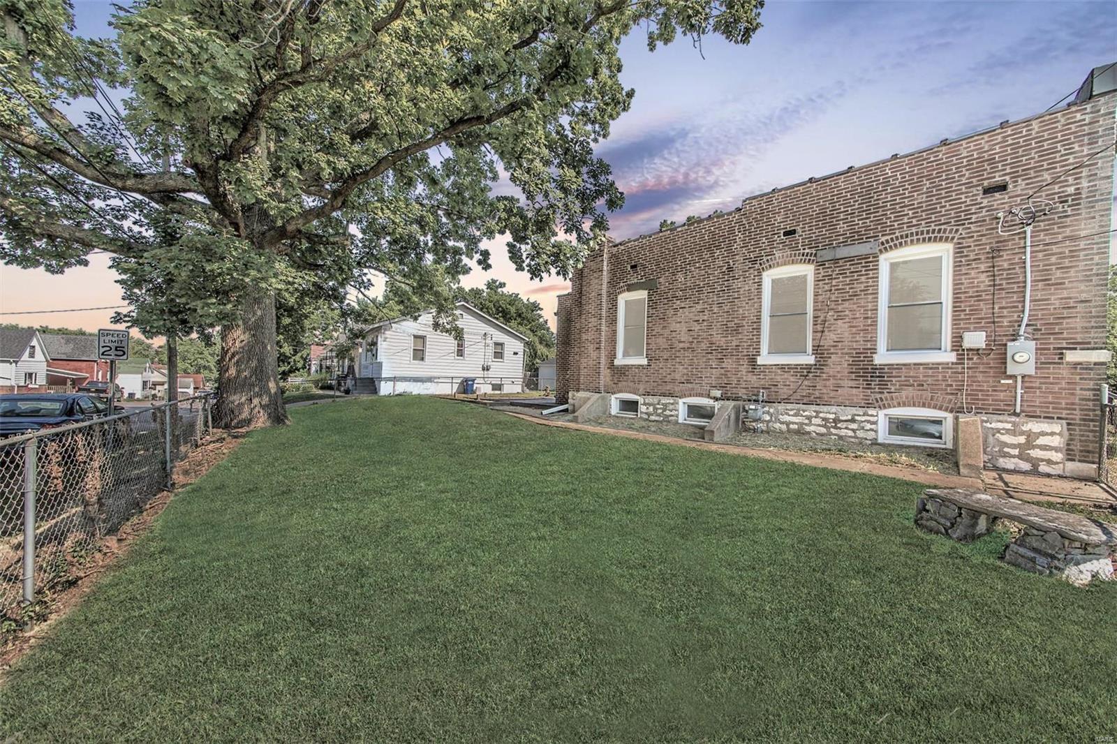 725 Military Road St. Louis, MO 63125 - Photo 4 of 34 Gallery Image 4